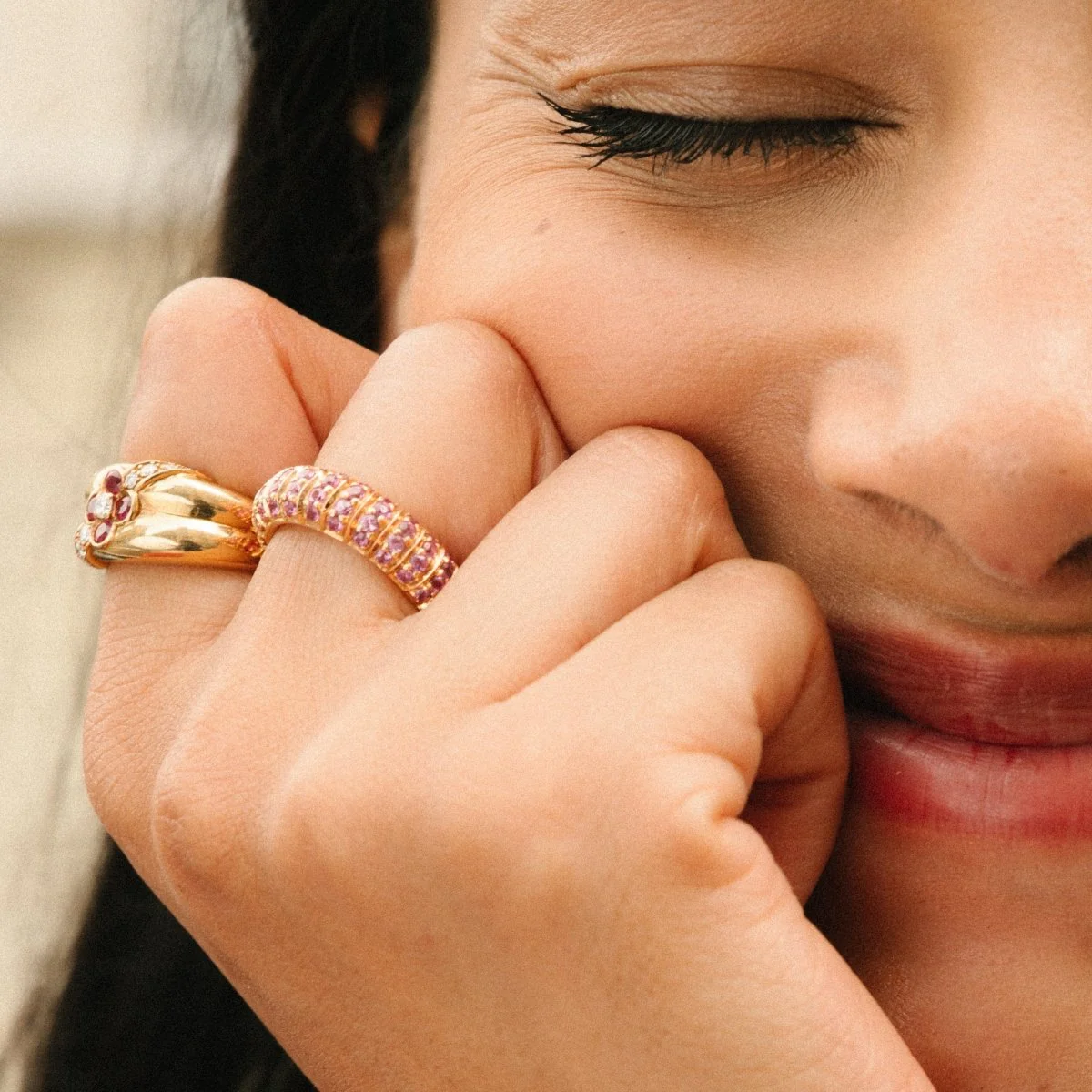 Bague Alliance en or jaune et saphirs - Image 2