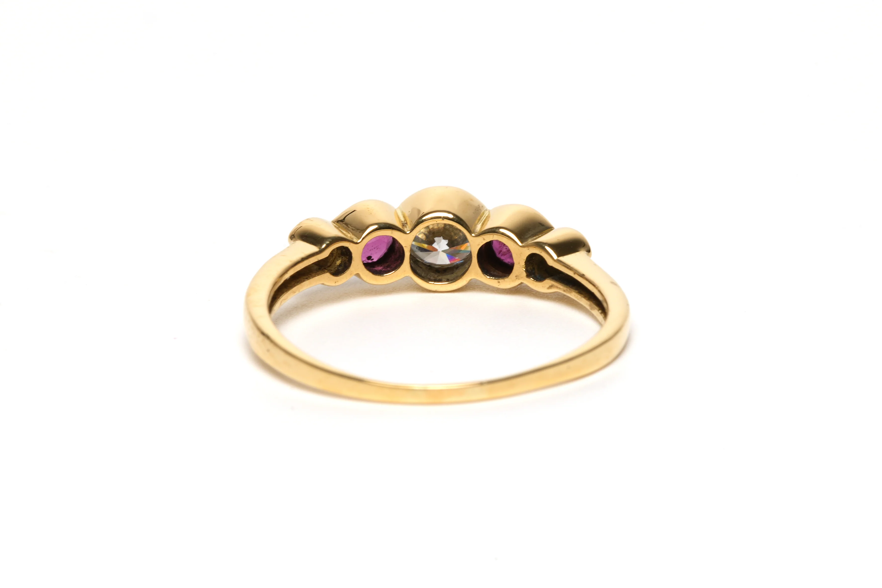Bague Alliance en or jaune, rubis et diamants - Image 4