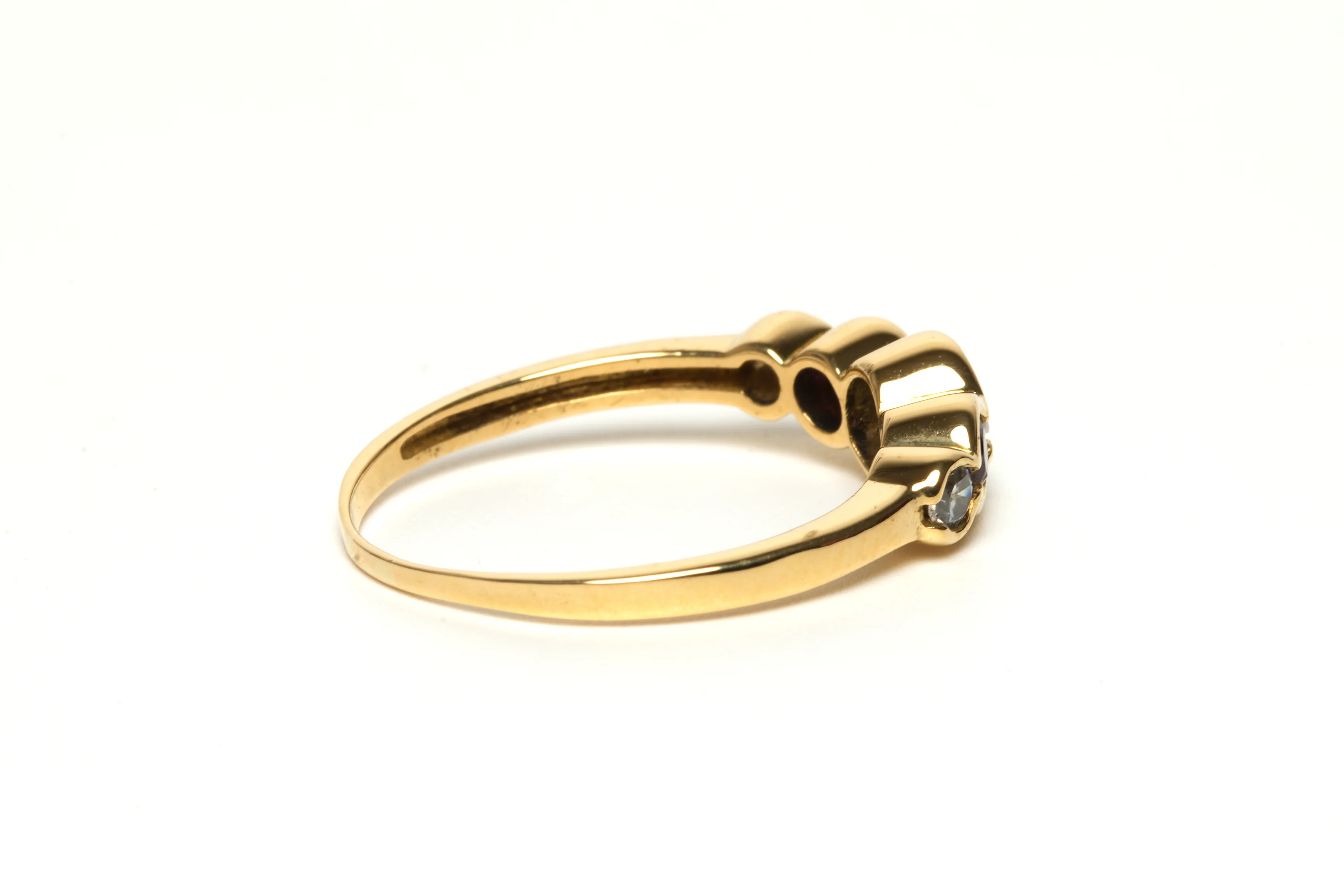 Bague Alliance en or jaune, rubis et diamants - Image 5