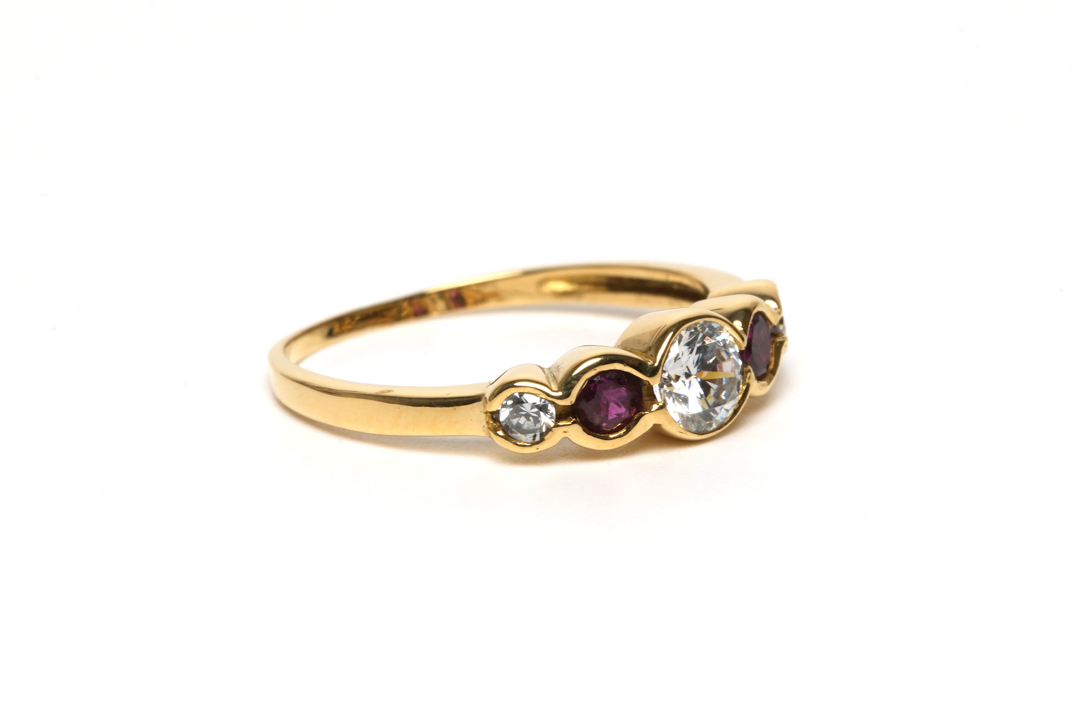 Bague Alliance en or jaune, rubis et diamants - Image 6
