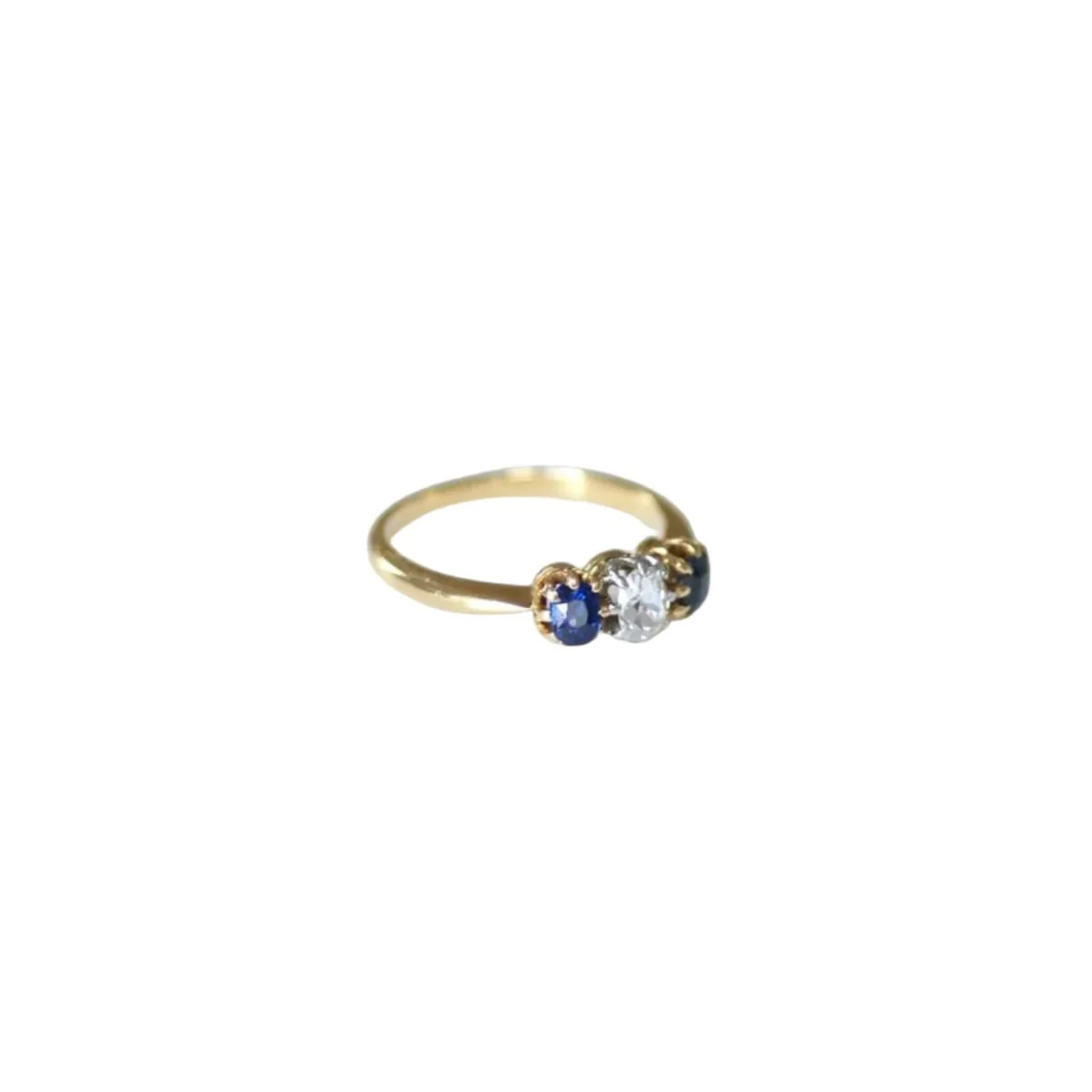 Bague Trilogie en or jaune, platine, saphirs, et diamant - Image 5