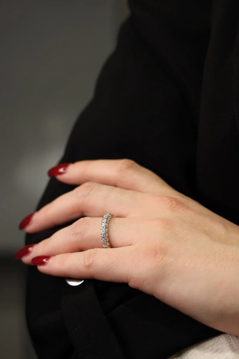 Bague Alliance en or blanc et diamants - Image 2
