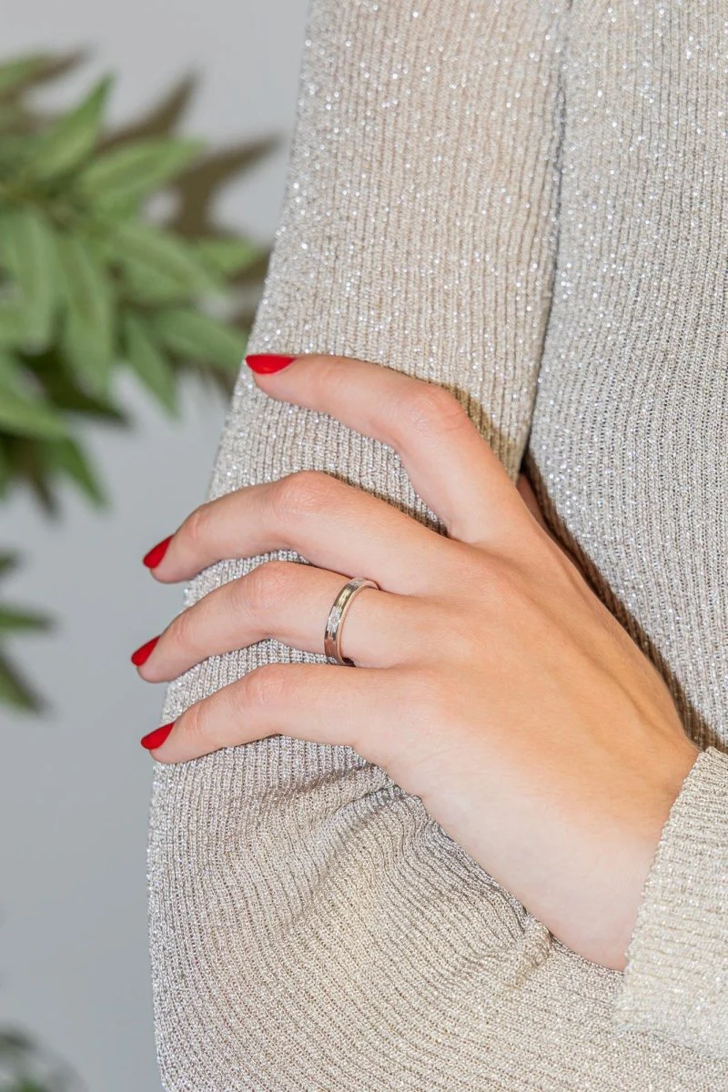 Bague Alliance en or blanc et diamants - Image 2