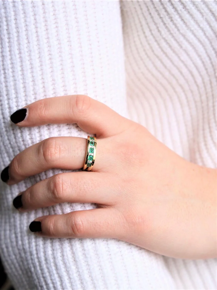 Bague Alliance Or jaune Emeraude - Image 2