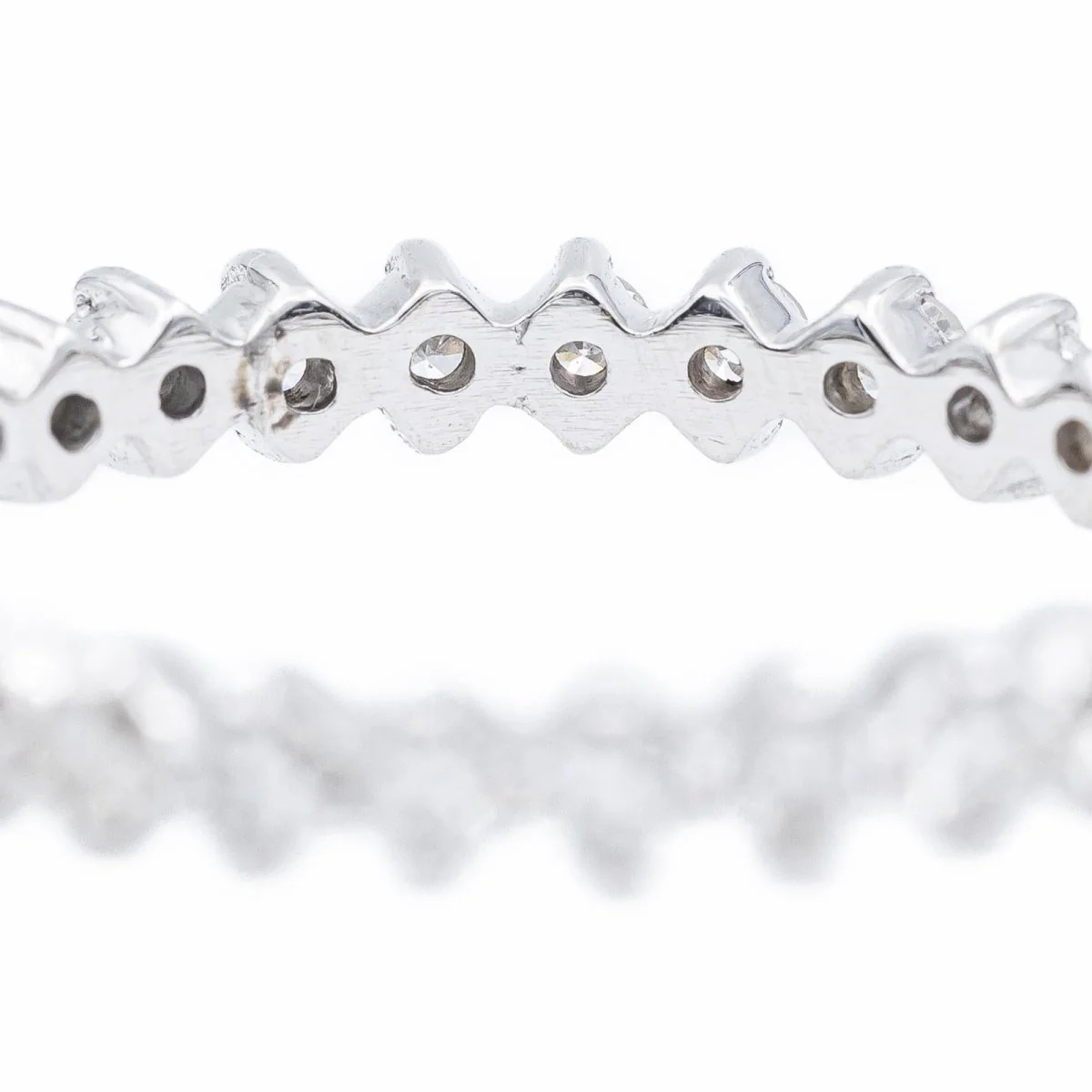 Bague Alliance en or blanc et diamants - Image 4