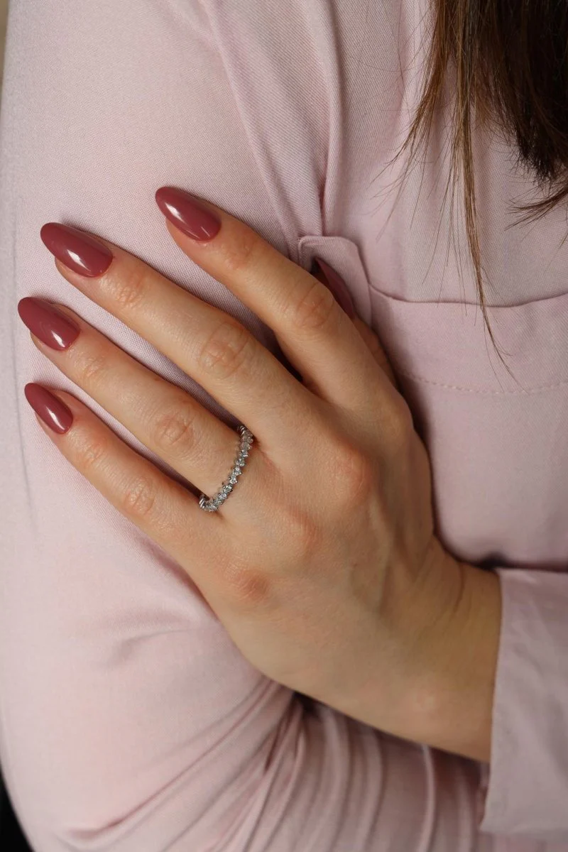 Bague Alliance en or blanc et diamants - Image 7