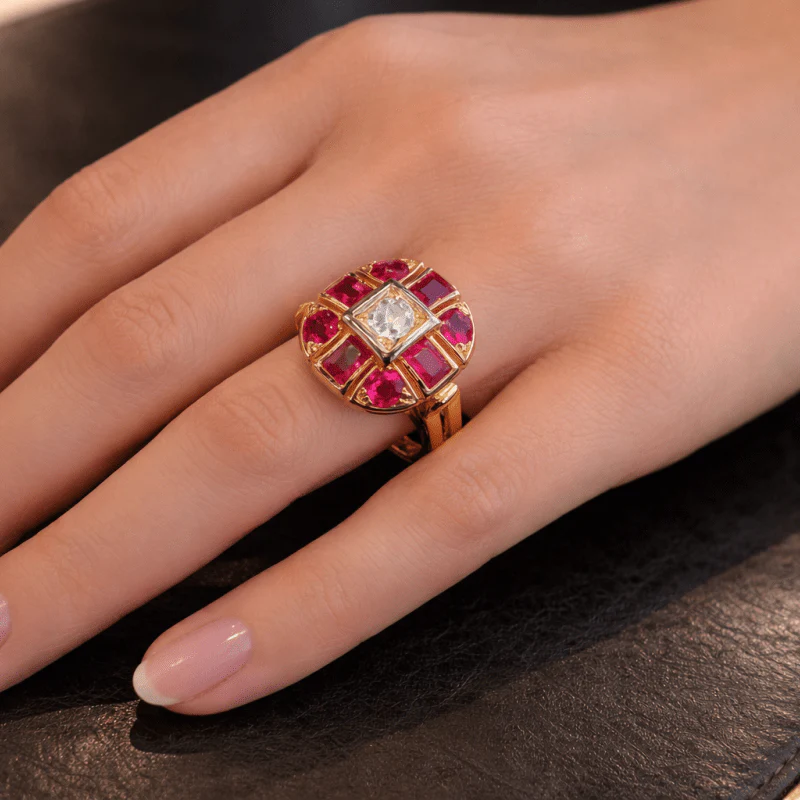 Bague en or blanc, or jaune, rubis et diamants - Image 2