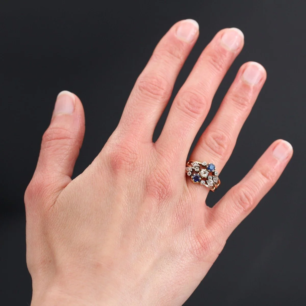 Bague Cocktail en or rose, saphirs et diamants - Image 2