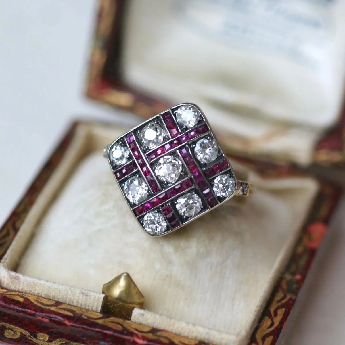 Bague en or jaune, argent, rubis et diamants - Image 6