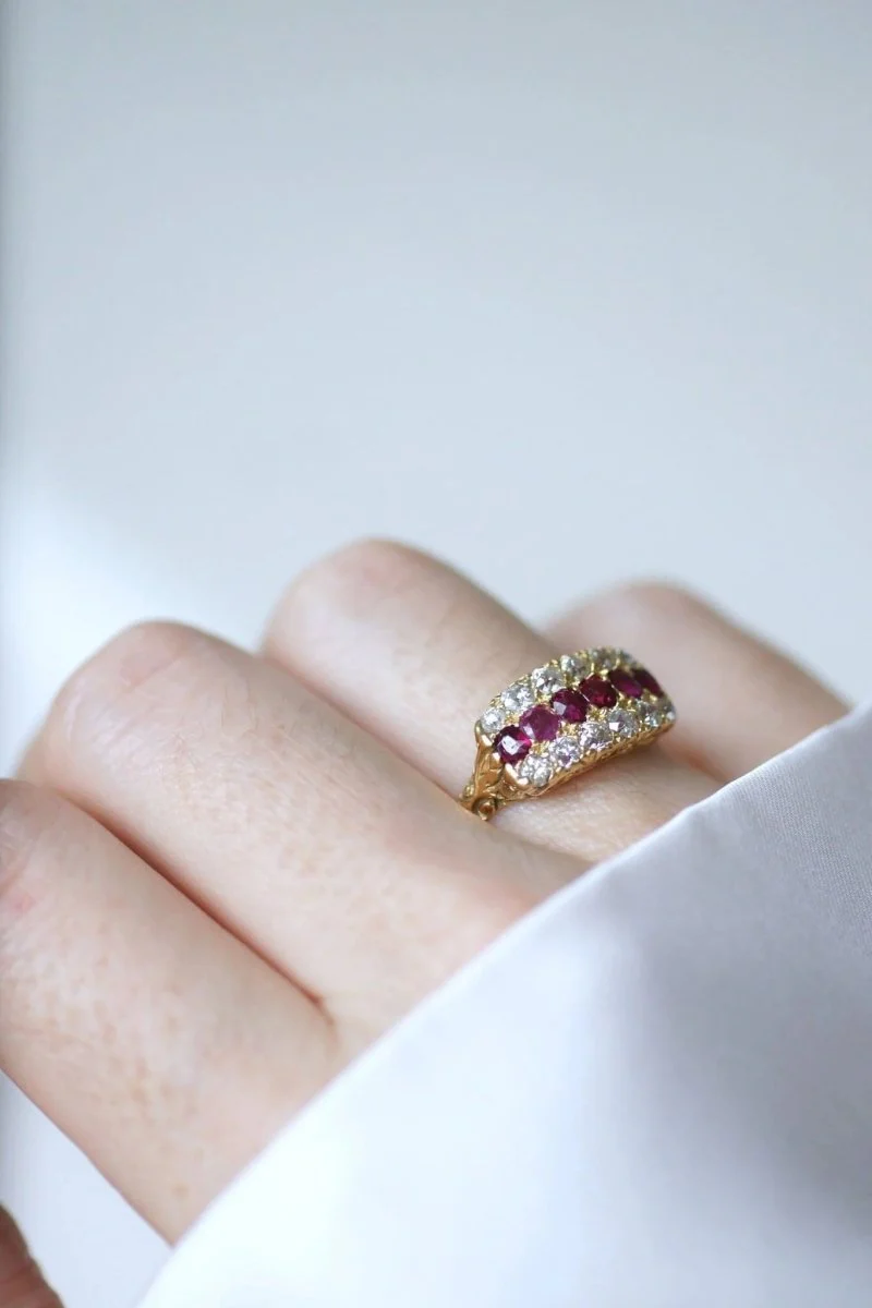 Bague bandeau ancienne rubis et diamants