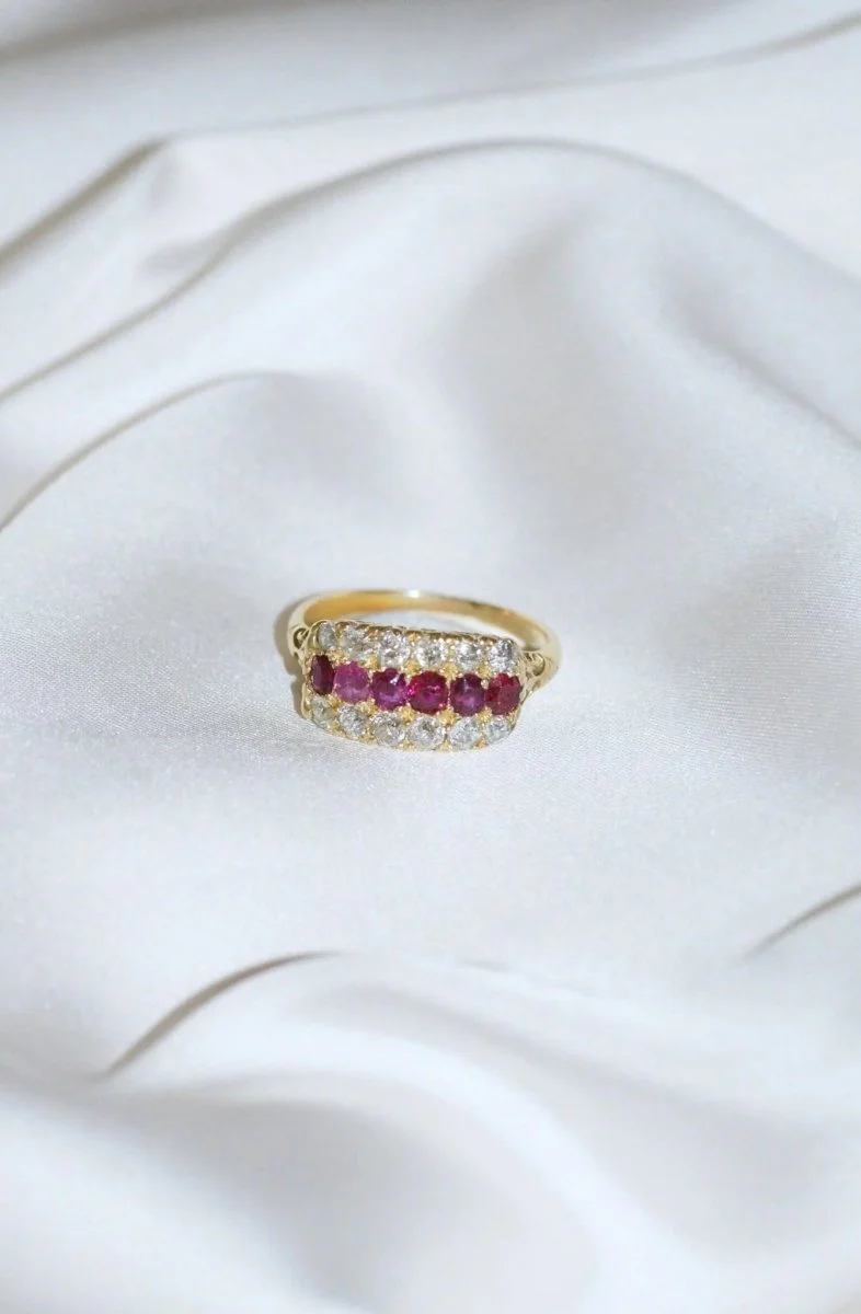Bague bandeau ancienne rubis et diamants - Image 2