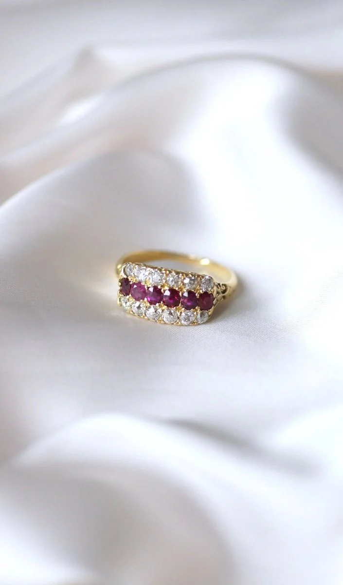 Bague bandeau ancienne rubis et diamants - Image 9