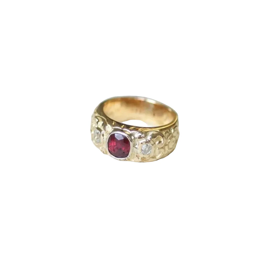 Bague Bandeau en or jaune, rubis, et diamants - Image 3