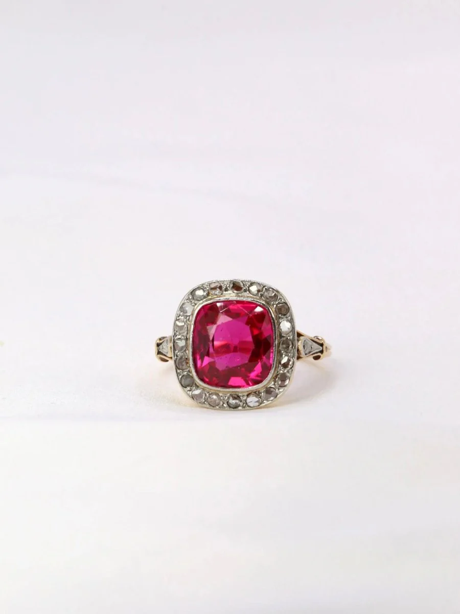Bague ancienne diamants rubis synthétique