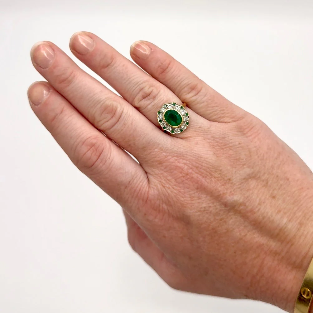 Bague ancienne en or jaune et or gris avec émeraude et diamants - Image 2