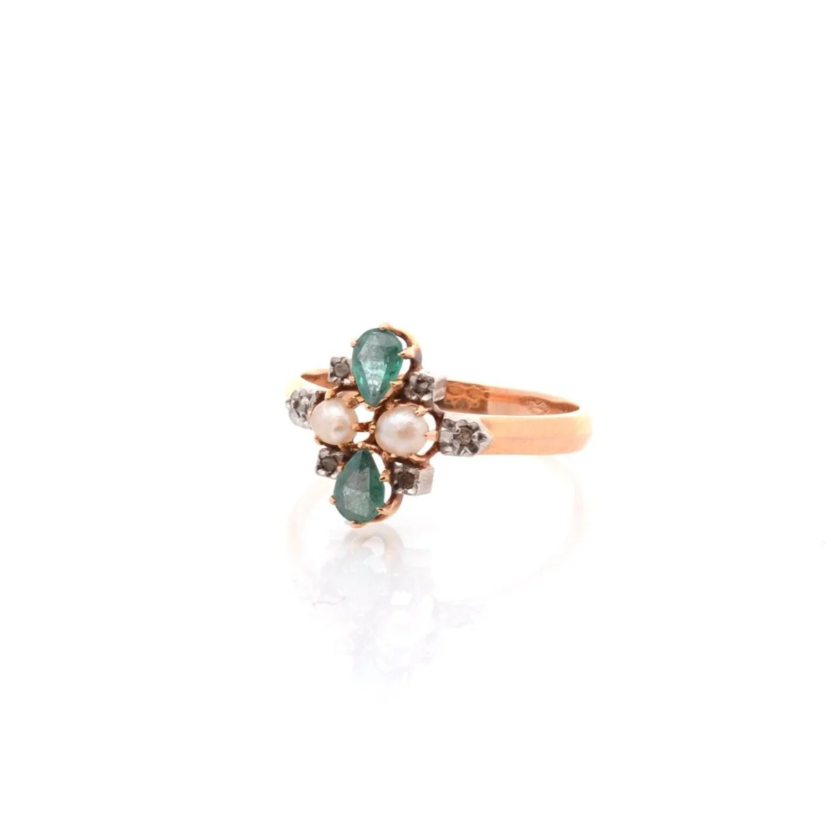 Bague en or jaune, platine, émeraudes, perles et diamants - Image 2