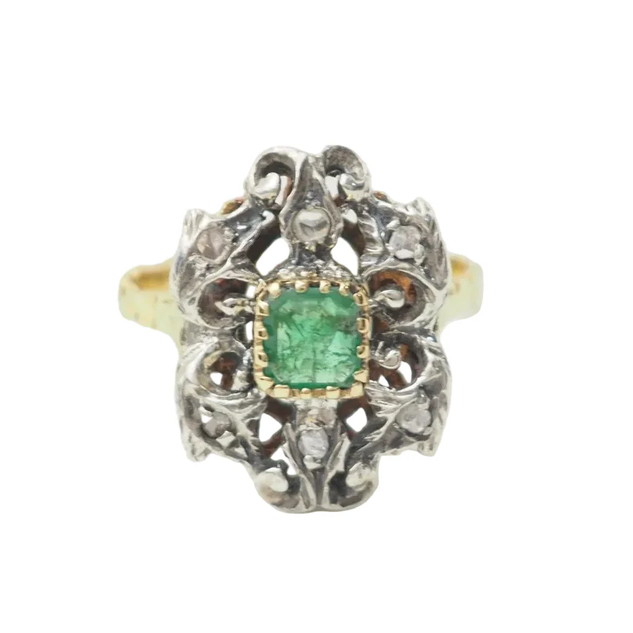 Bague Entourage en or jaune, émeraude et diamants