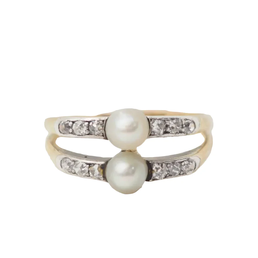 Bague en or jaune, perles, et diamants