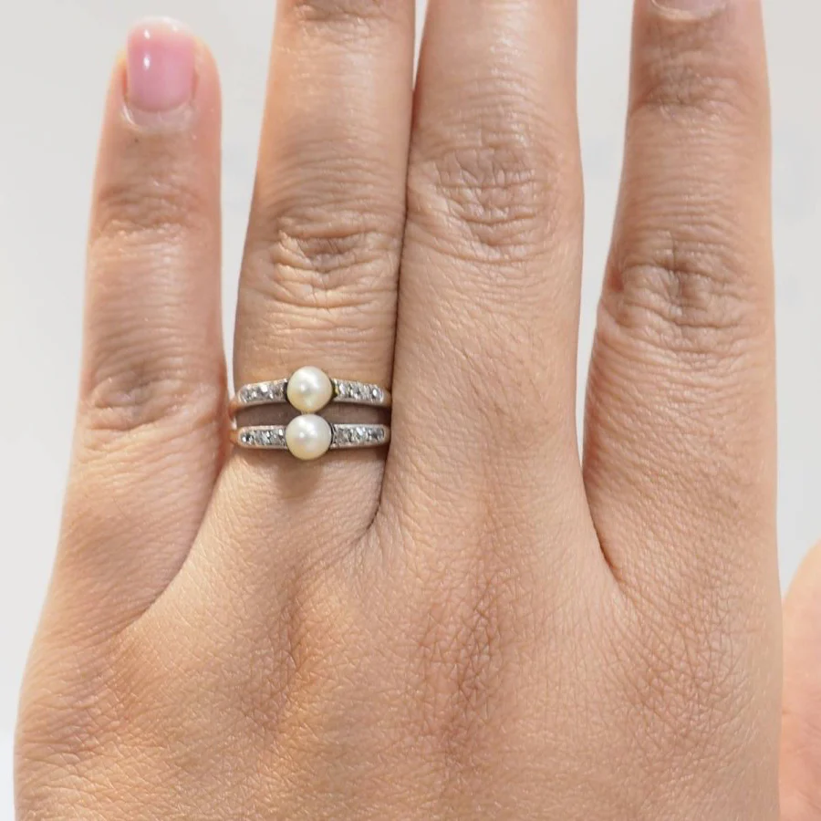 Bague en or jaune, perles, et diamants - Image 2