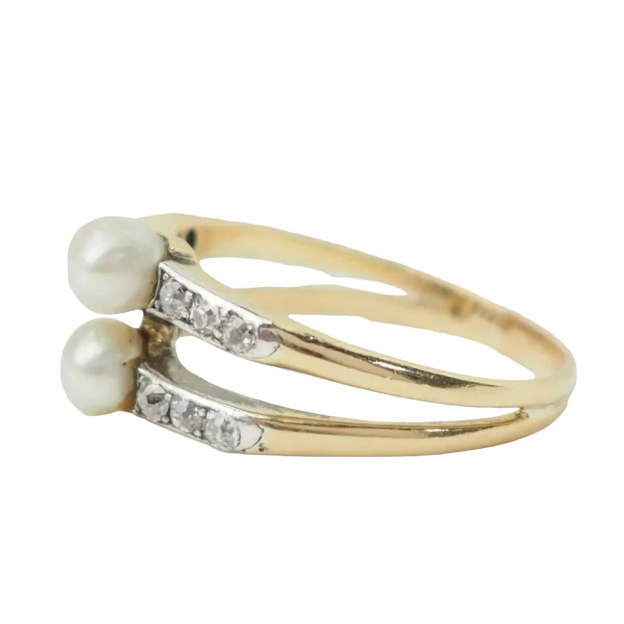 Bague en or jaune, perles, et diamants - Image 4