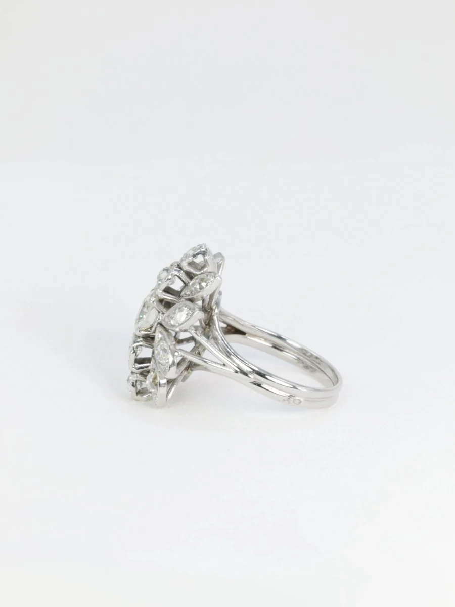 Bague fleur ancienne en or, platine et diamants figurant un motif floral - Image 6