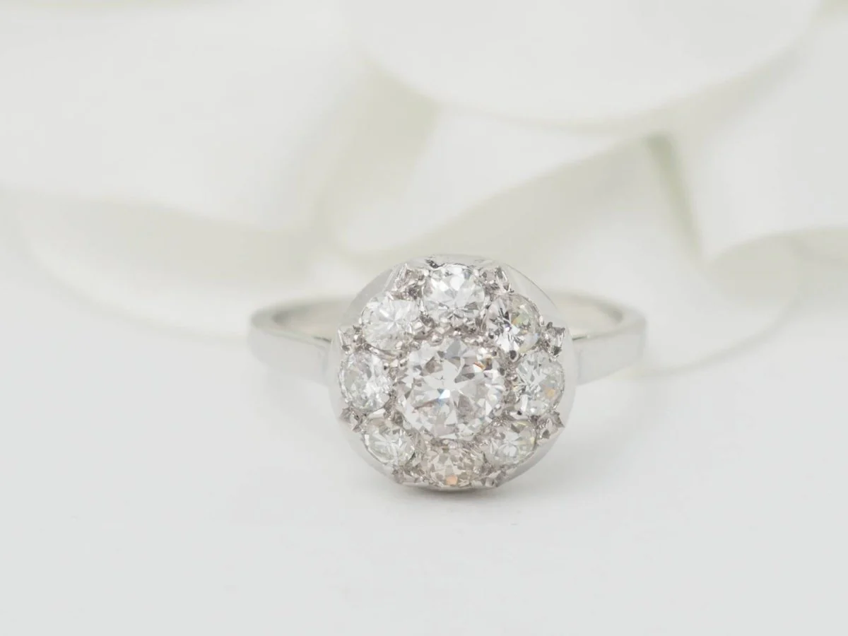 Bague Entourage en platine et diamants - Image 6