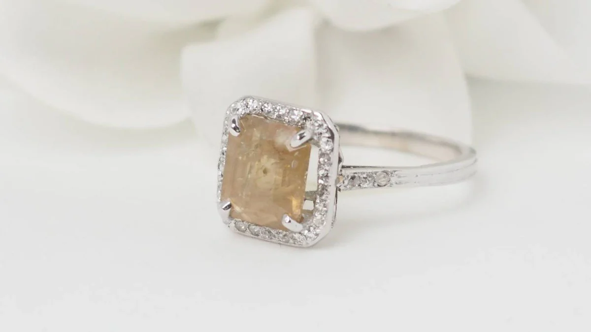 Bague ANCIENNE en platine saphir et diamants - Image 2