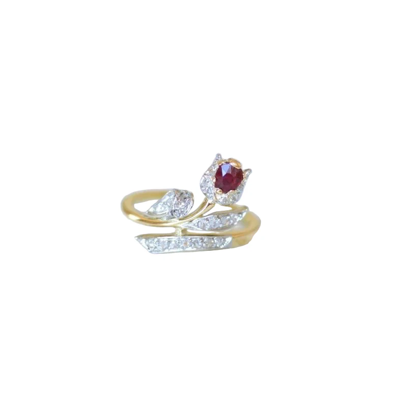 Bague en or jaune, platine, rubis et diamants
