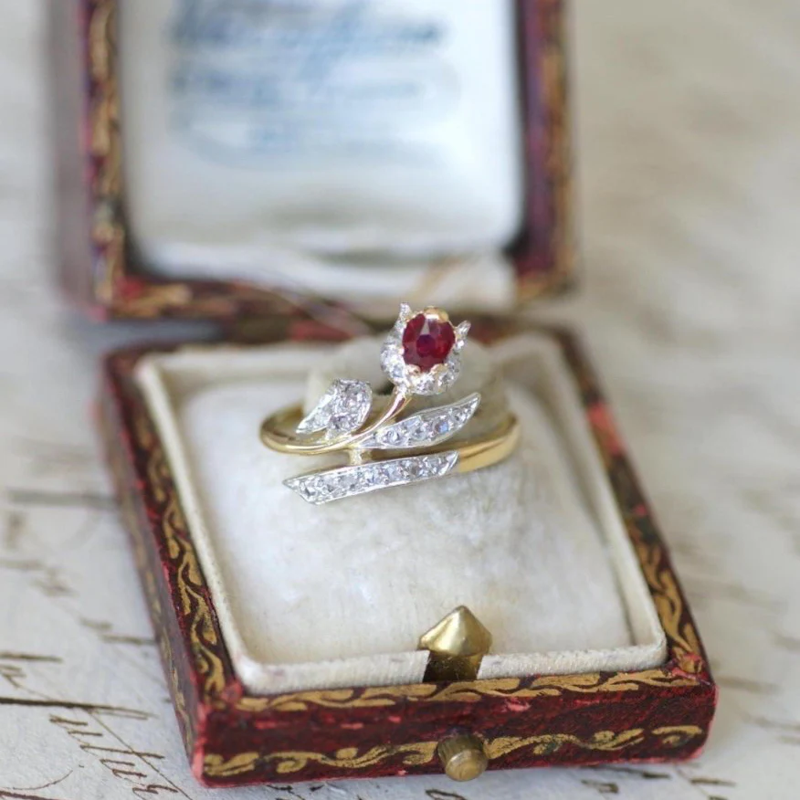Bague en or jaune, platine, rubis et diamants - Image 7