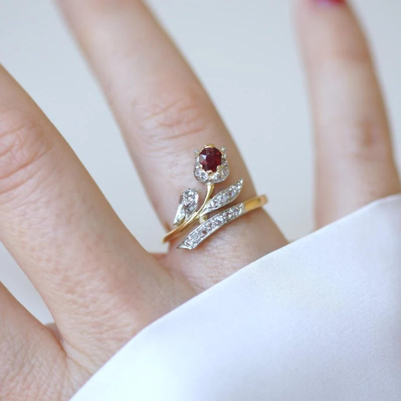 Bague en or jaune, platine, rubis et diamants - Image 9