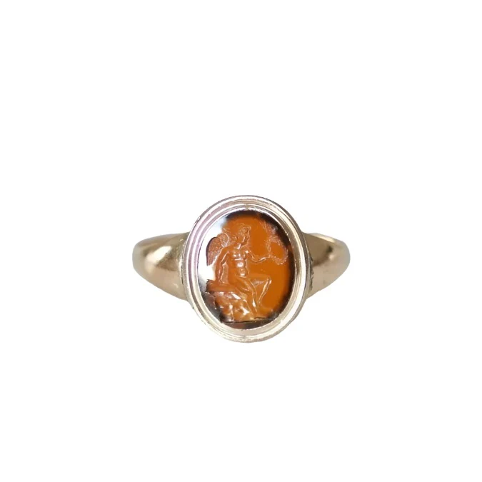 Bague intaille Cupidon cornaline sur or rose