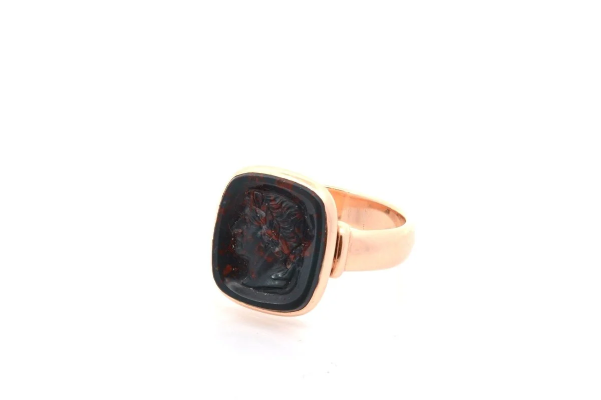 Bague ancienne intaille en or et jaspe sanguin