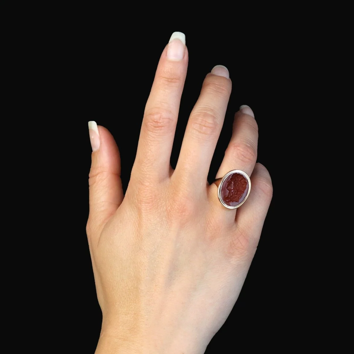 Bague ancienne intaille en or jaune et jaspe rouge - Image 4