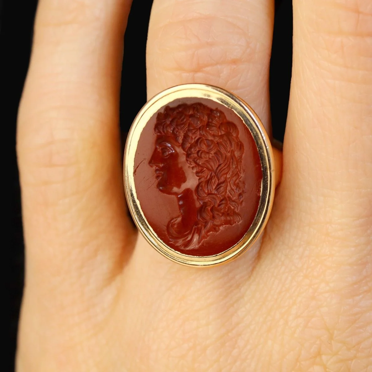 Bague ancienne intaille en or jaune et jaspe rouge - Image 6