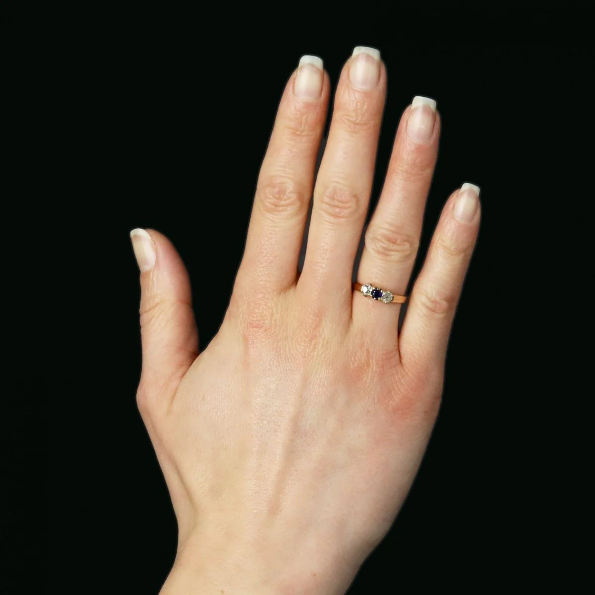 Bague Jarretière en or rose, saphir et diamants - Image 2