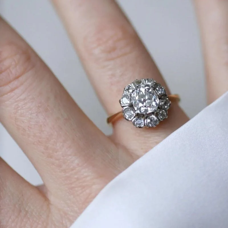 Bague Marguerite en or, platine et diamants - Image 2