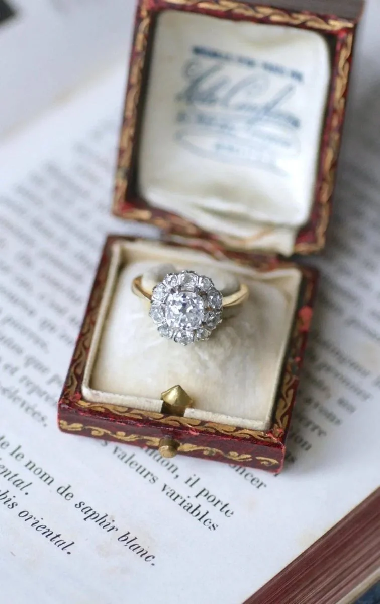 Bague Marguerite en or, platine et diamants - Image 3