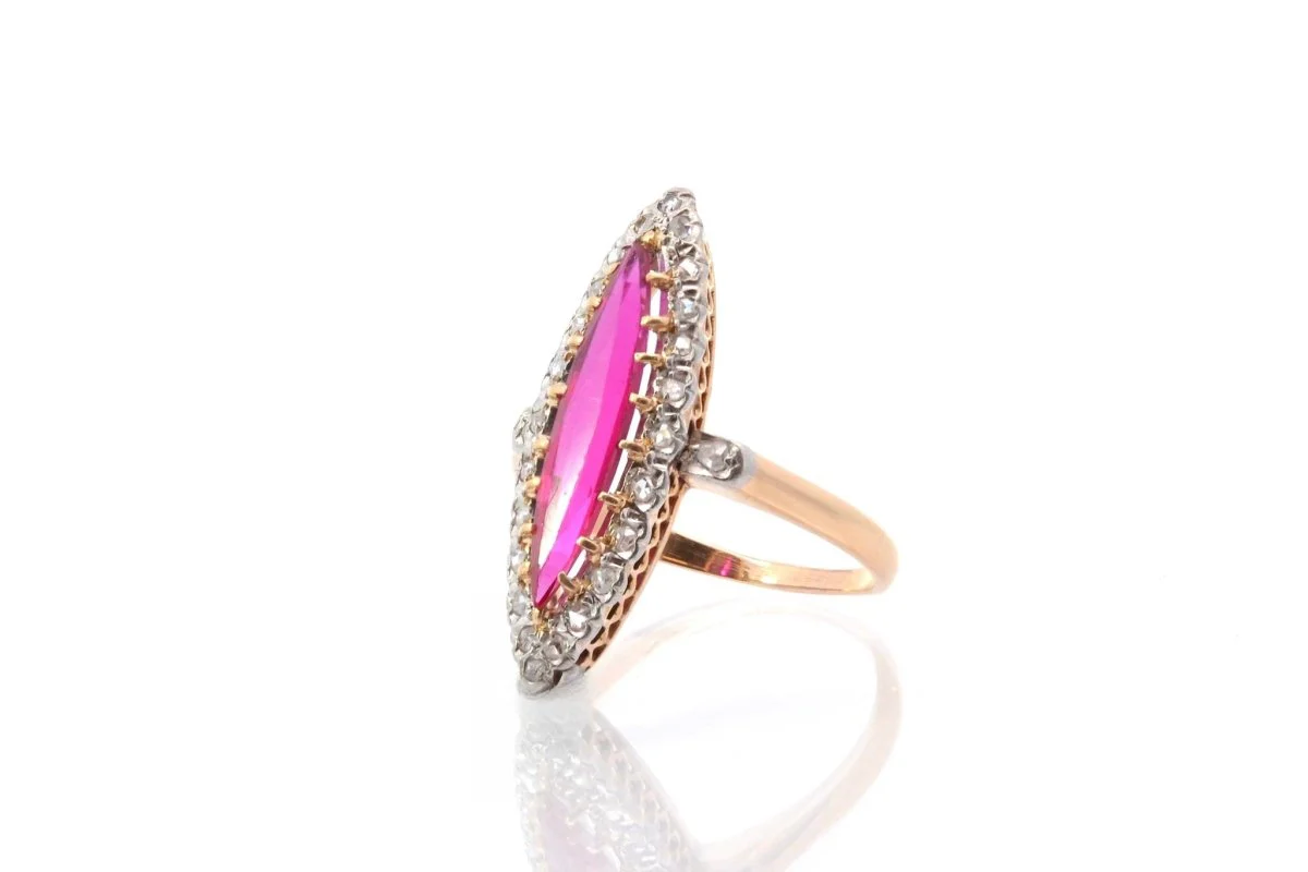 Bague ancienne marquise diamants et rubis synthétique