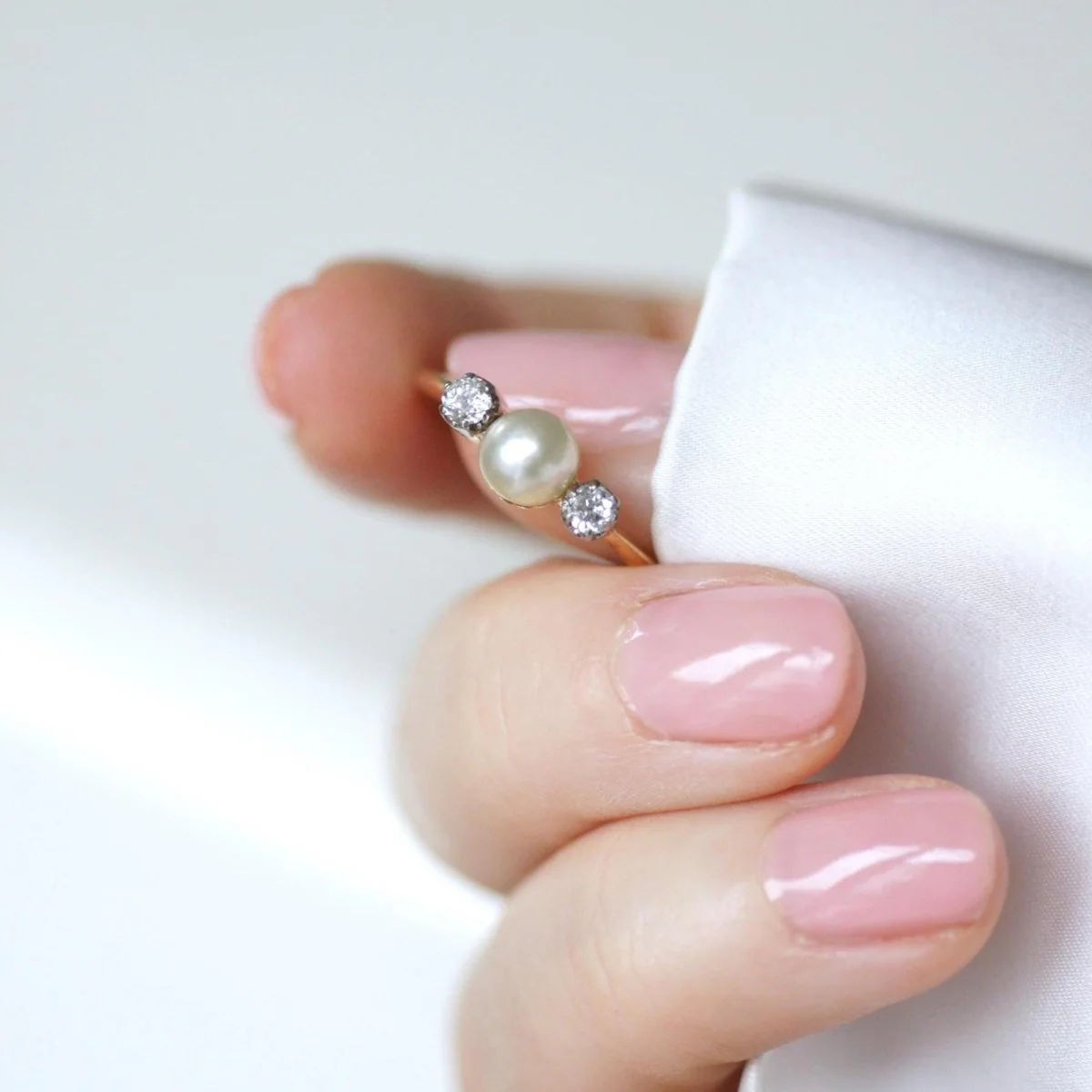 Bague en or jaune, platine, perle, et diamants - Image 6