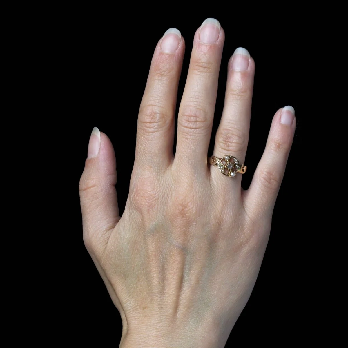 Bague Marguerite en or rose, perles et diamant - Image 2