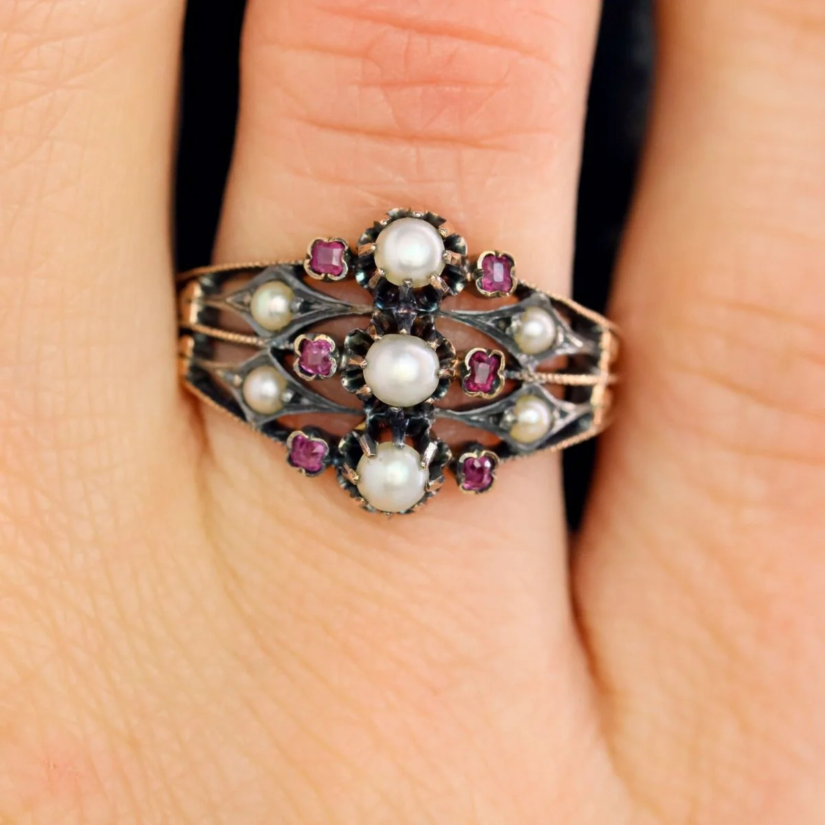 Bague ancienne 3 anneaux en or rose et argent avec perles fines et rubis - Image 6