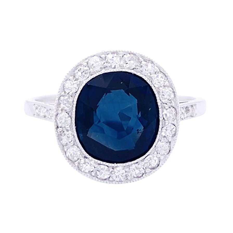 Bague ancienne platine, saphir, diamants.