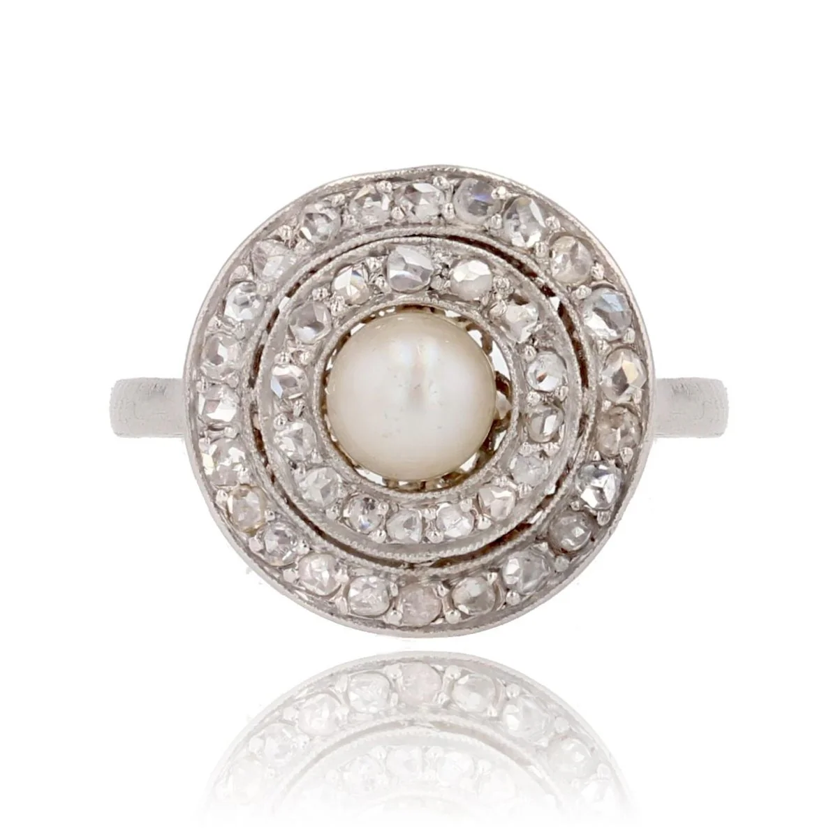 Bague Pompadour en platine, perle et diamants