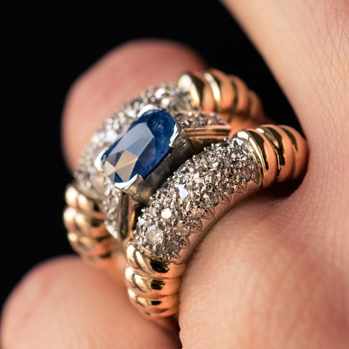 Bague Bandeau en or jaune et platine, saphir et diamants - Image 7