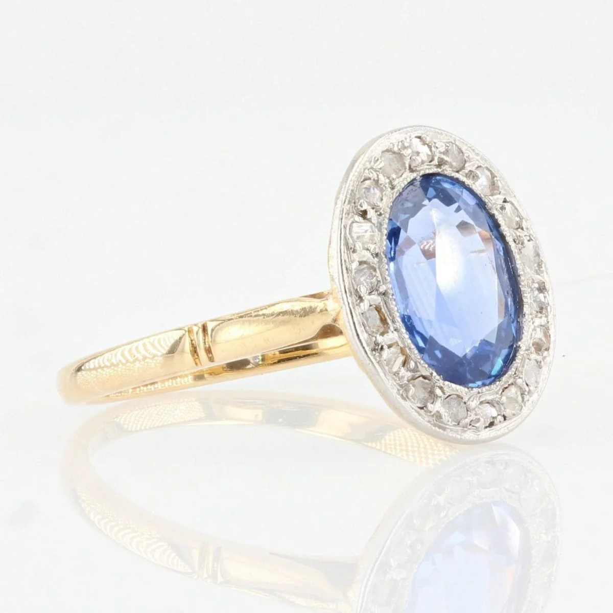 Bague Entourage en or jaune, saphir et diamants - Image 5