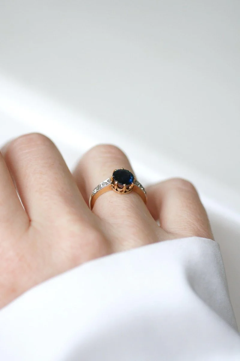 Bague Ancienne Solitaire Saphir 1,50 Cts et Diamants - Image 10