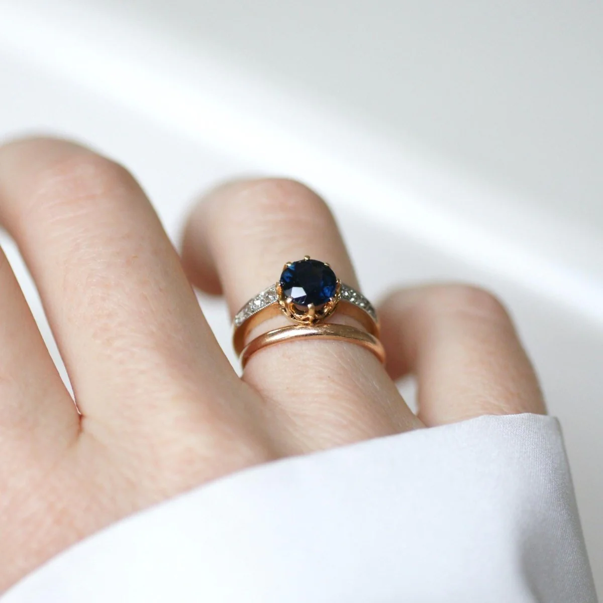Bague Ancienne Solitaire Saphir 1,50 Cts et Diamants - Image 2