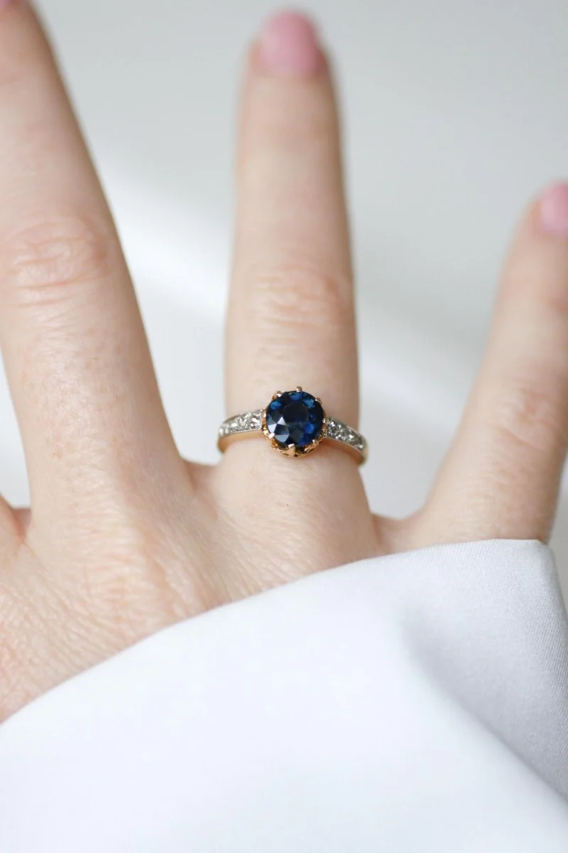 Bague Ancienne Solitaire Saphir 1,50 Cts et Diamants - Image 5