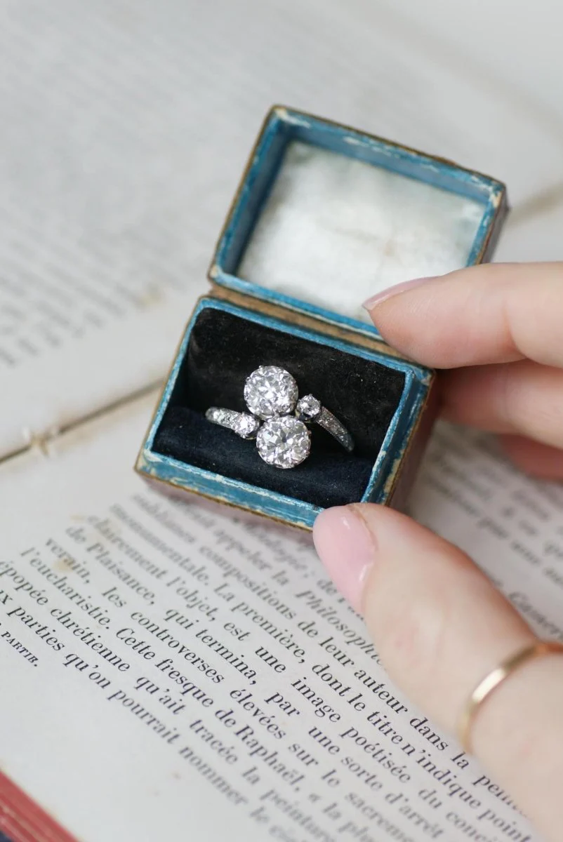 Bague Toi et Moi en or jaune, platine, et diamants - Image 9