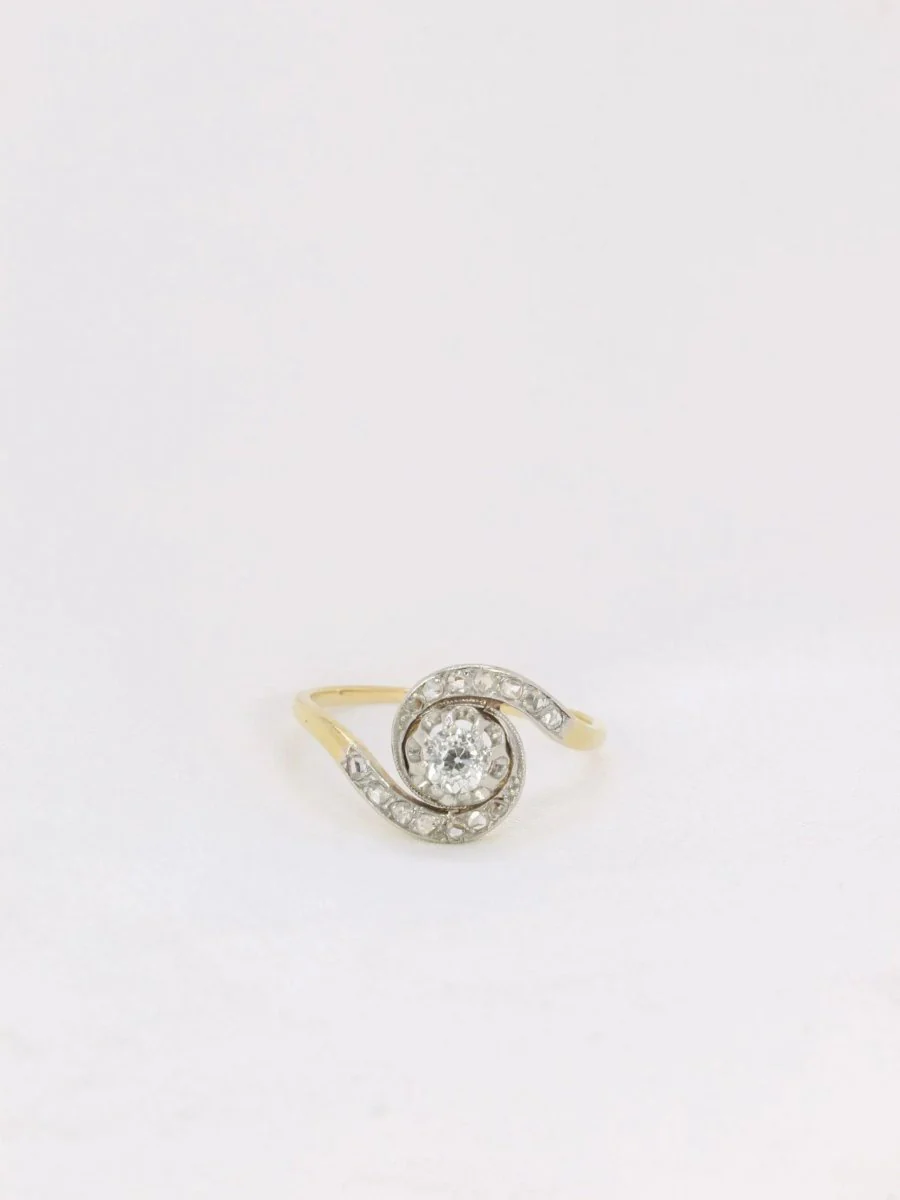 Bague tourbillon en or et diamant taille ancienne